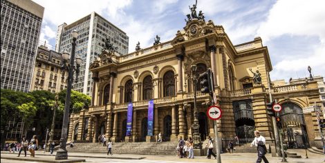 
                      
                      Foto da fachada do Theatro Municipal