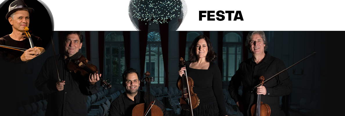 Foto dos quatro musicistas integrantes do Quarteto de Cordas olham para a câmera segurando seus instrumentos com Antonio Nóbrega