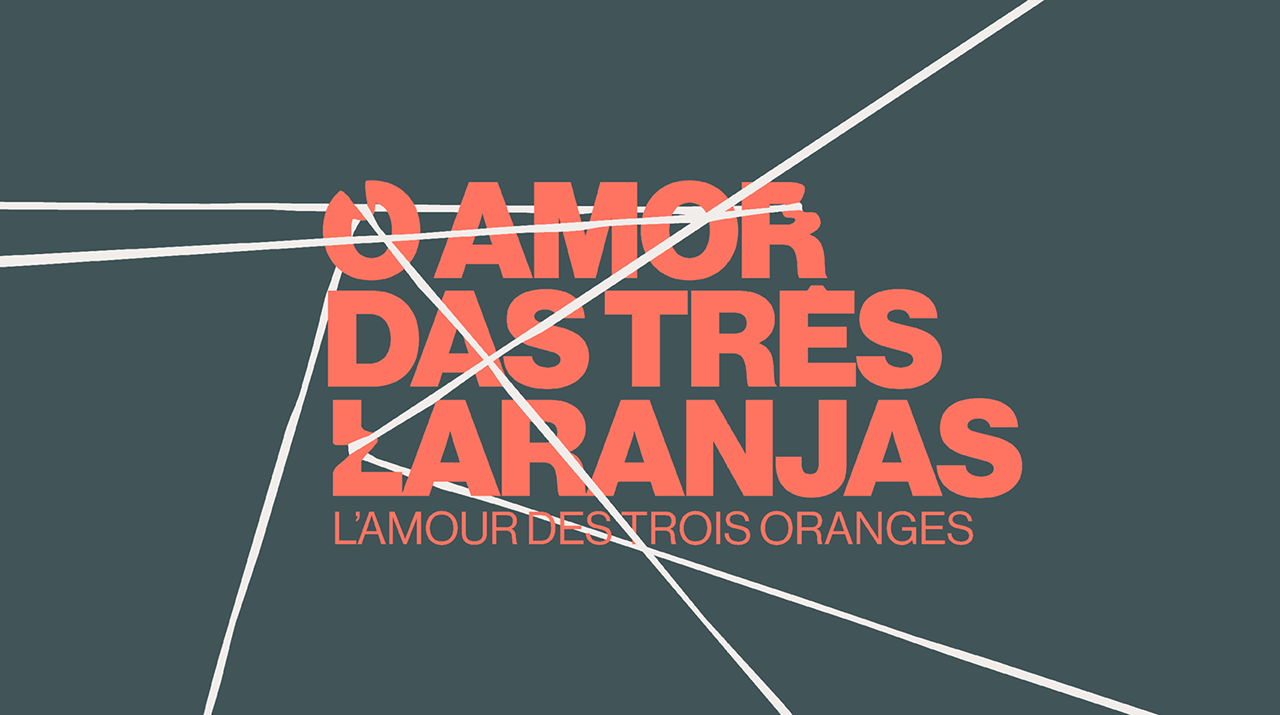 Fundo preto escrito em laranja O Amor das Três Laranjas entrelaçado com cordas brancas amarradas nas letras