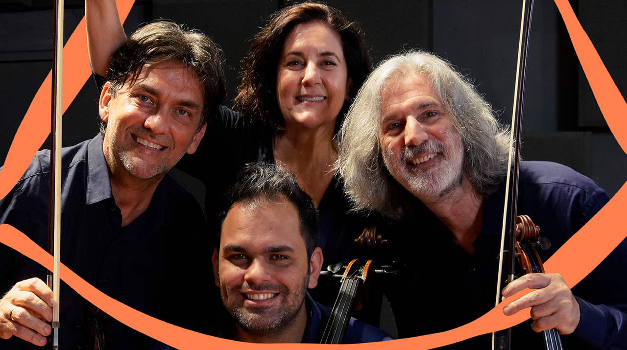 Foto dos quatro integrantes do Quarteto de Cordas da Cidade de São Paulo