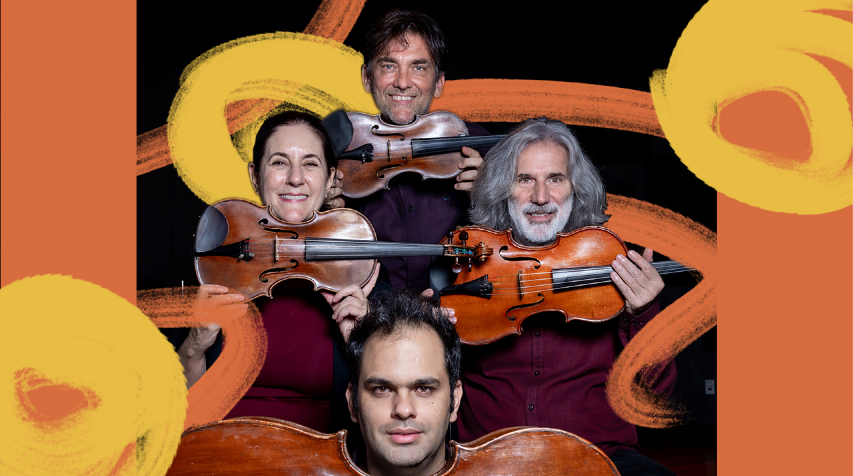Foto dos quatro integrantes do Quarteto de Cordas da Cidade de São Paulo