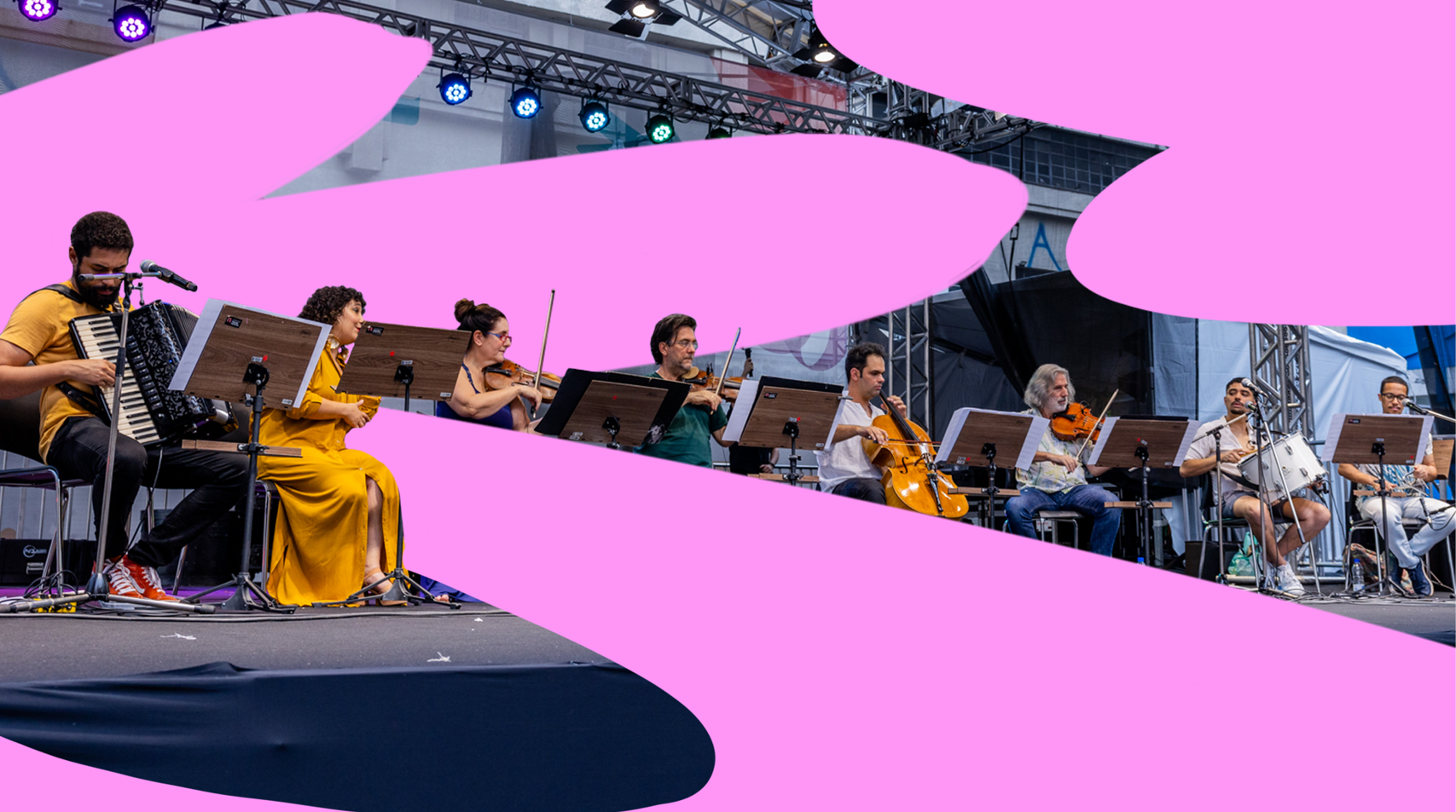 Bando de Régia e Quarteto da Cidade durante uma apresentação